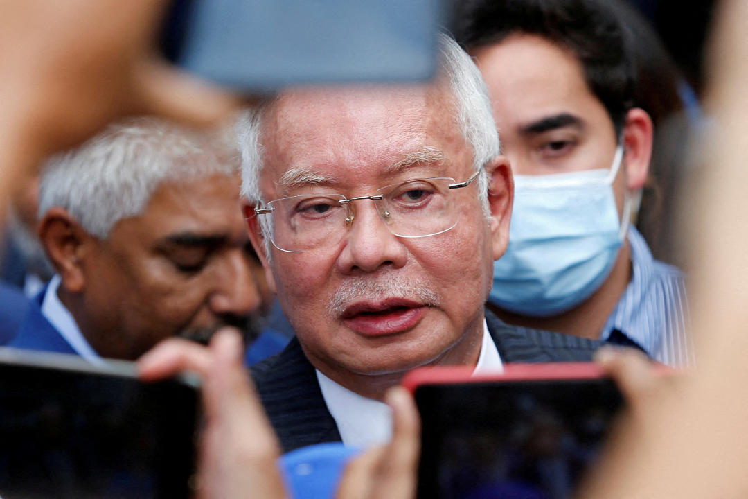 Former ⁤Malaysian Prime Minister Najib Razak speaks outside court