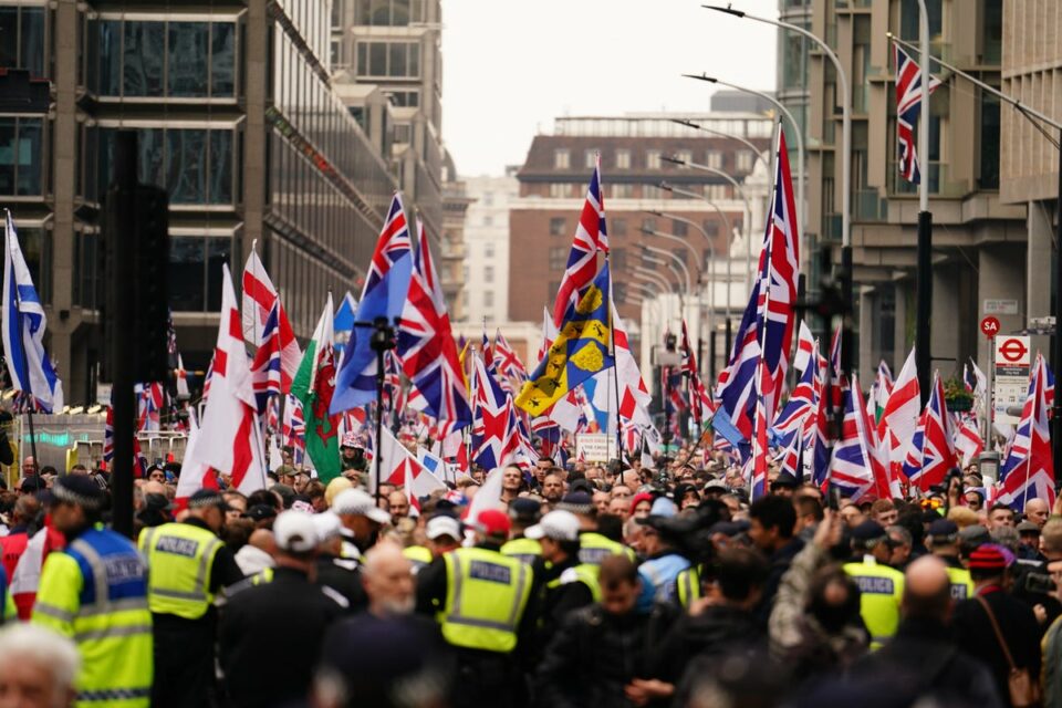 Tommy Robinson march - LIVE: Police make arrests as thousands of Robinson supporters join protest in London