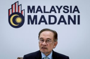 In London, PM Anwar unveils Malaysia Auditorium at LSE, delivers lecture on global strategy