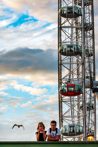 London - Couple at Westminster Bridge, London Eye